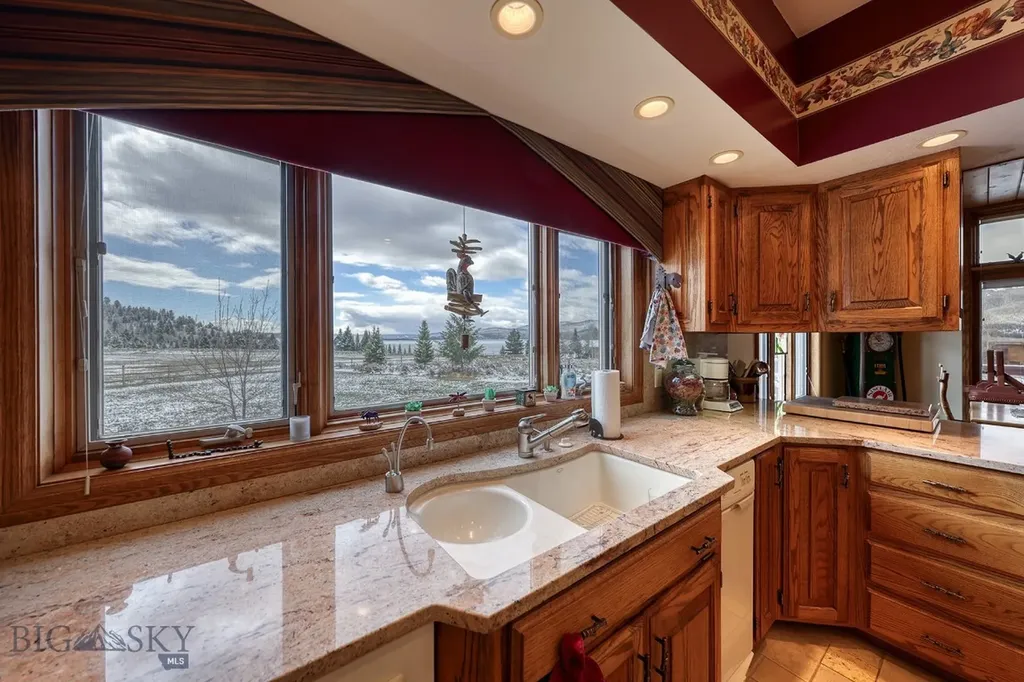 315 Lakeview Loop West Yellowstone MT 59758