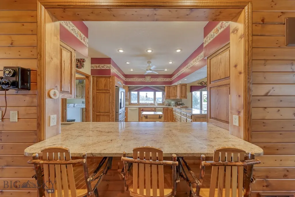 315 Lakeview Loop West Yellowstone MT 59758