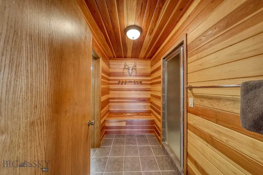 315 Lakeview Loop West Yellowstone MT 59758