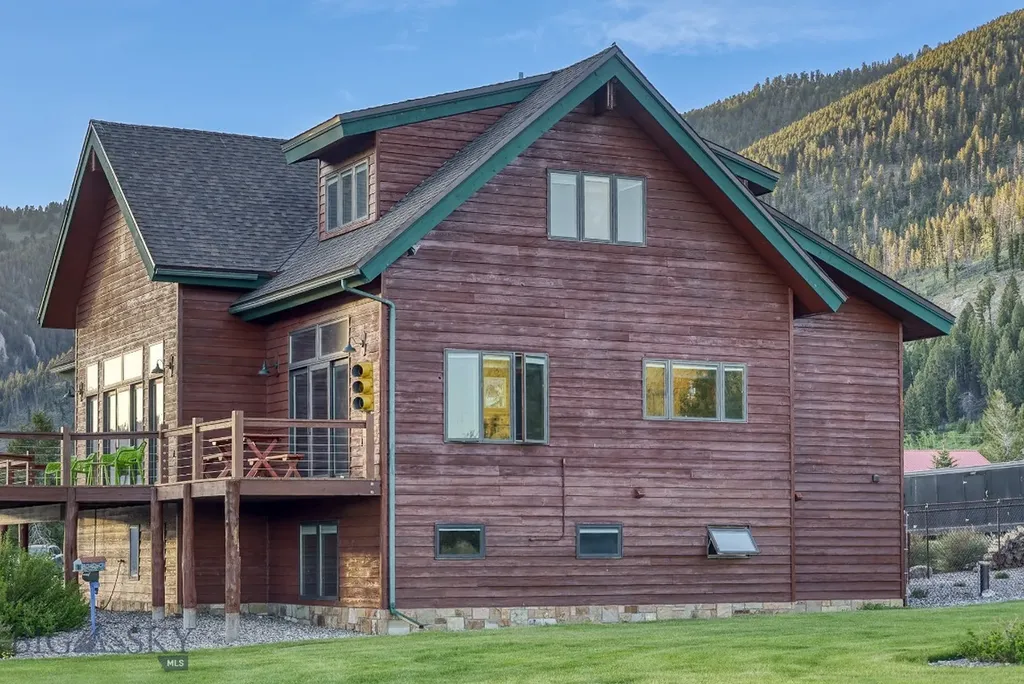 315 Lakeview Loop West Yellowstone MT 59758