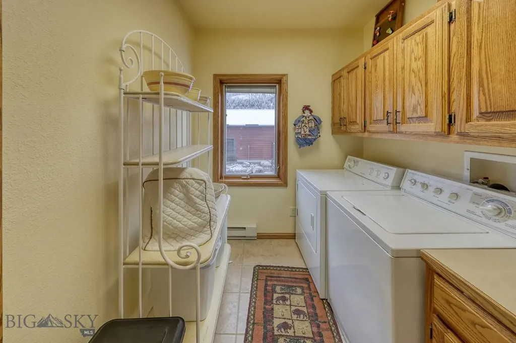 315 Lakeview Loop West Yellowstone MT 59758