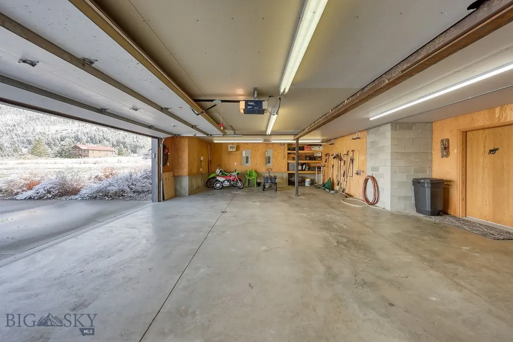 315 Lakeview Loop West Yellowstone MT 59758