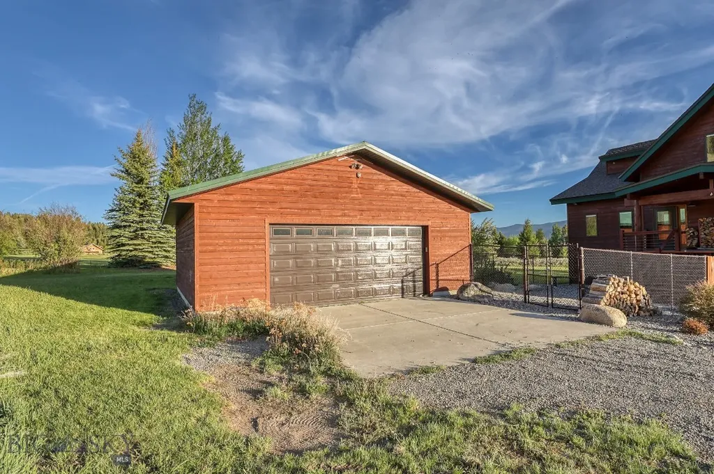 315 Lakeview Loop West Yellowstone MT 59758