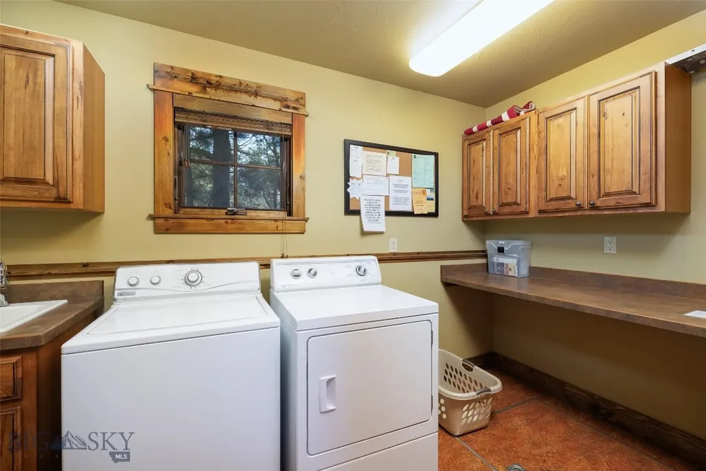 64188 Gallatin Road Gallatin Gateway MT 59730