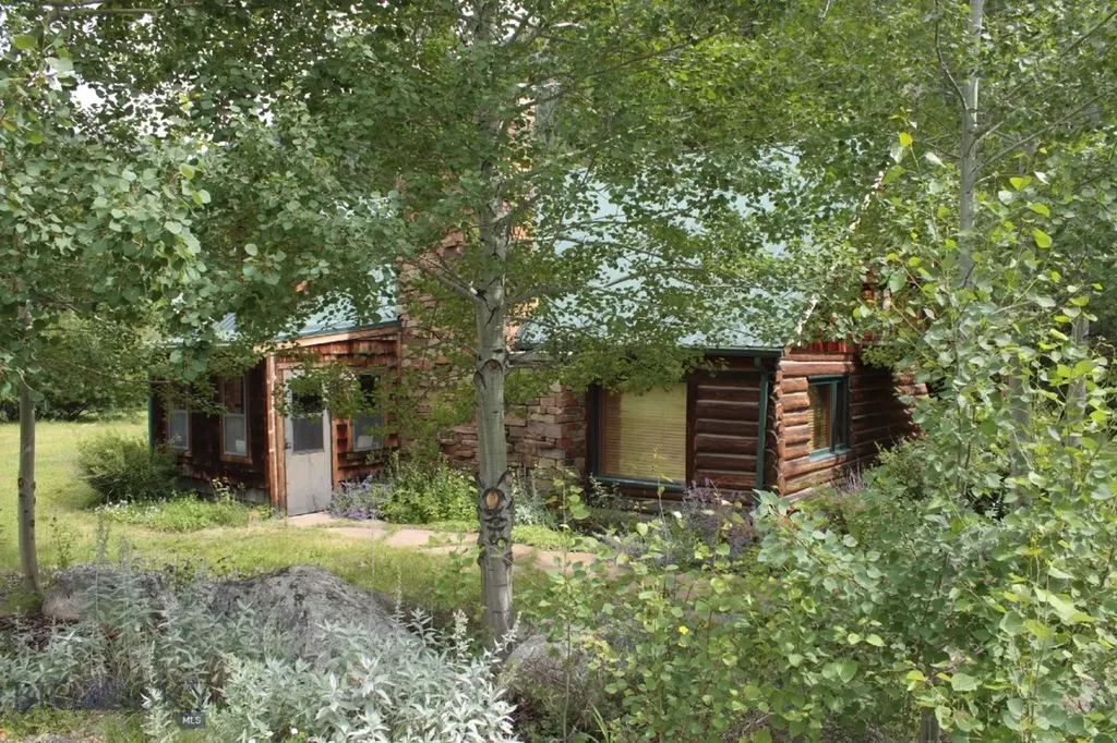 64188 Gallatin Road Gallatin Gateway MT 59730