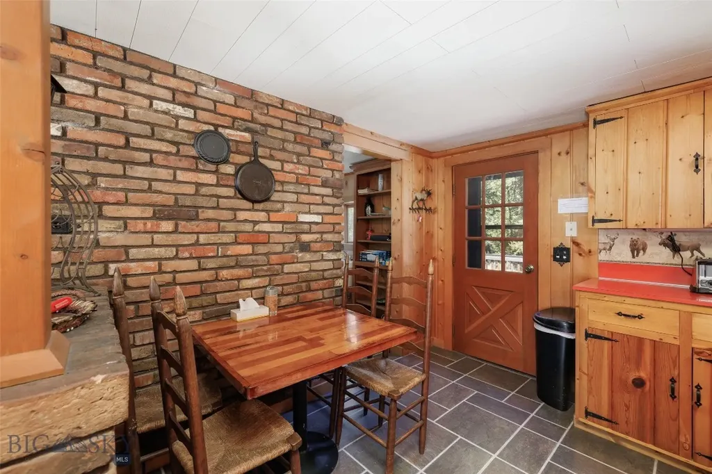 64188 Gallatin Road Gallatin Gateway MT 59730