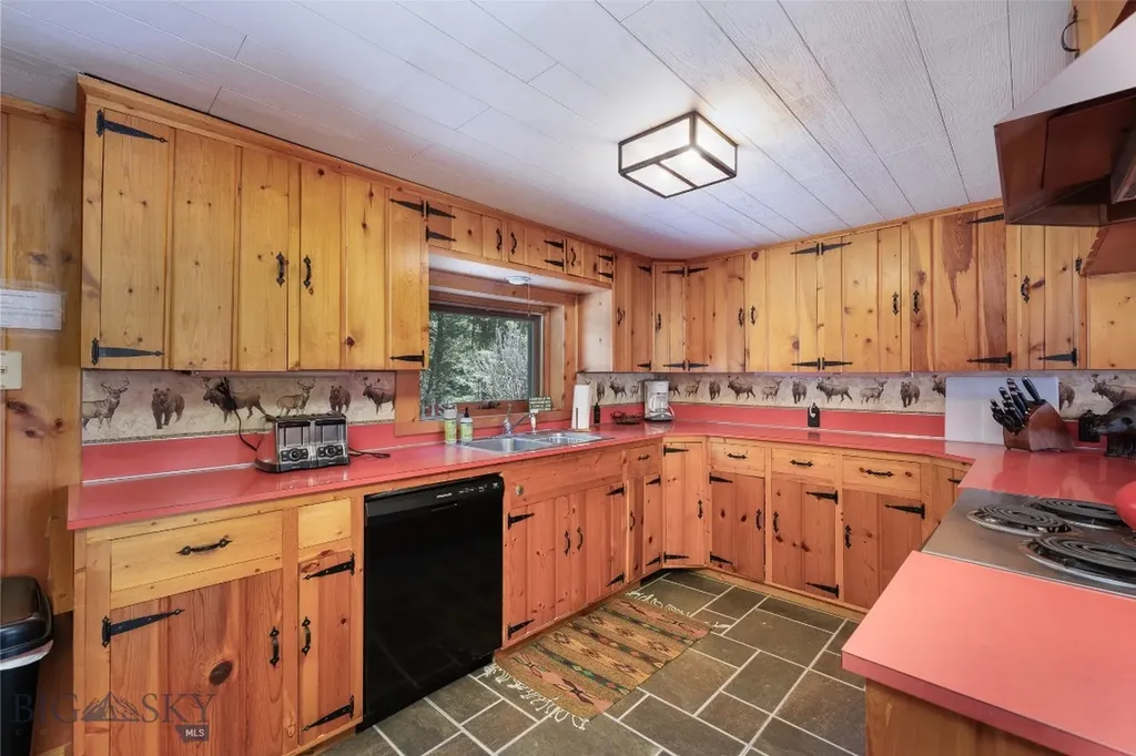 64188 Gallatin Road Gallatin Gateway MT 59730