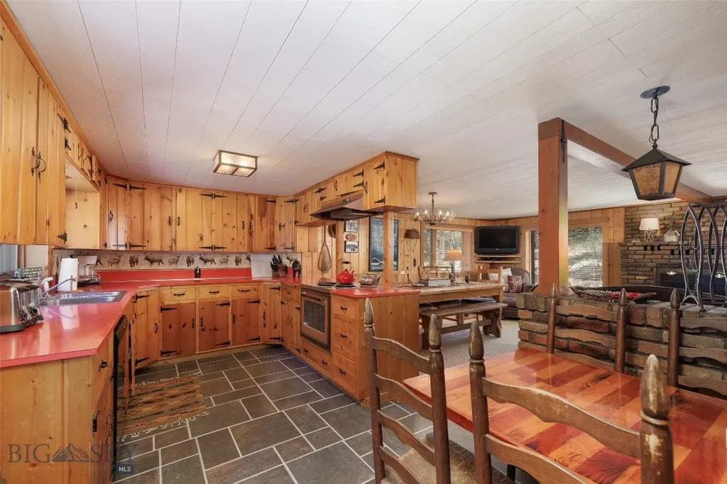 64188 Gallatin Road Gallatin Gateway MT 59730