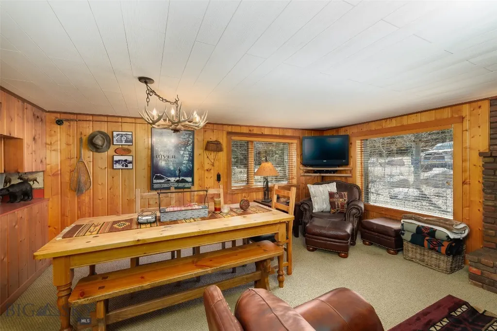 64188 Gallatin Road Gallatin Gateway MT 59730