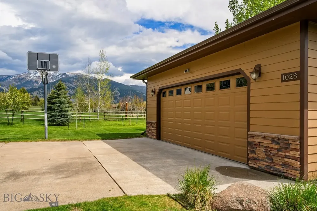 1028 Summer Ridge Road Bozeman MT 59715