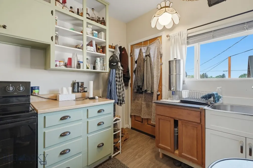 110 E Main Street Manhattan MT 59741