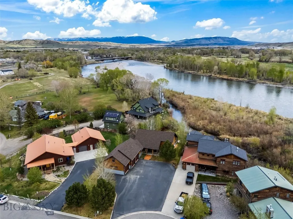 213 Little Creek Bend Livingston MT 59047