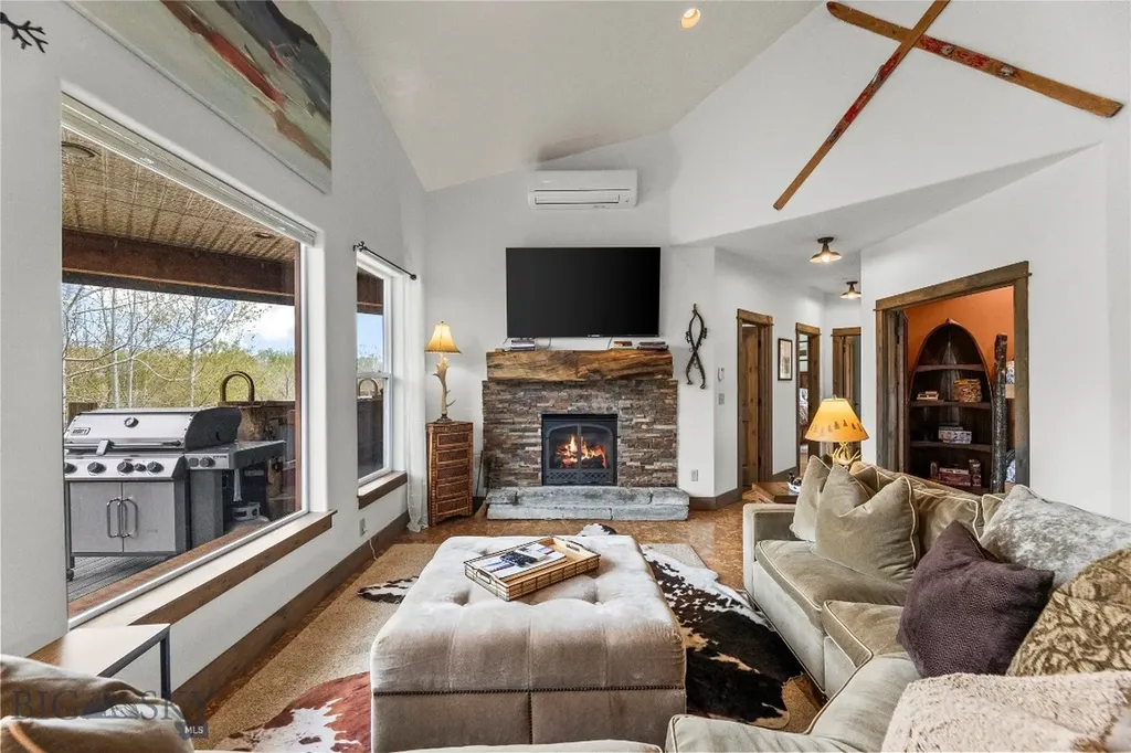 213 Little Creek Bend Livingston MT 59047