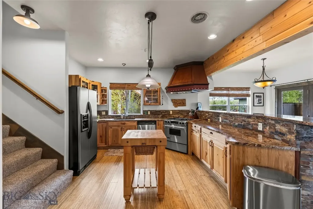 213 Little Creek Bend Livingston MT 59047