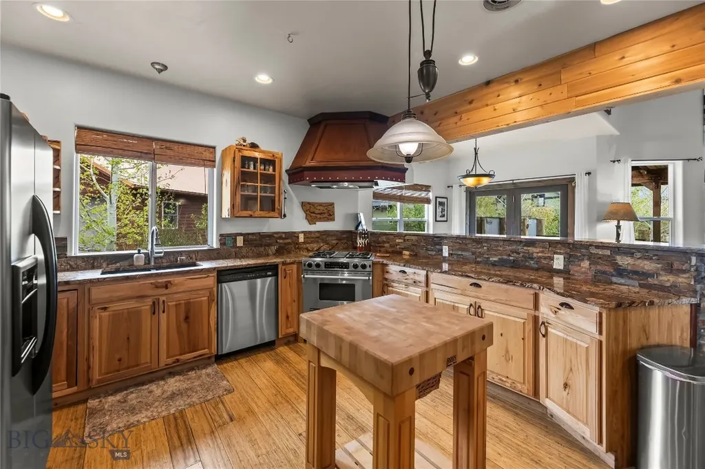 213 Little Creek Bend Livingston MT 59047