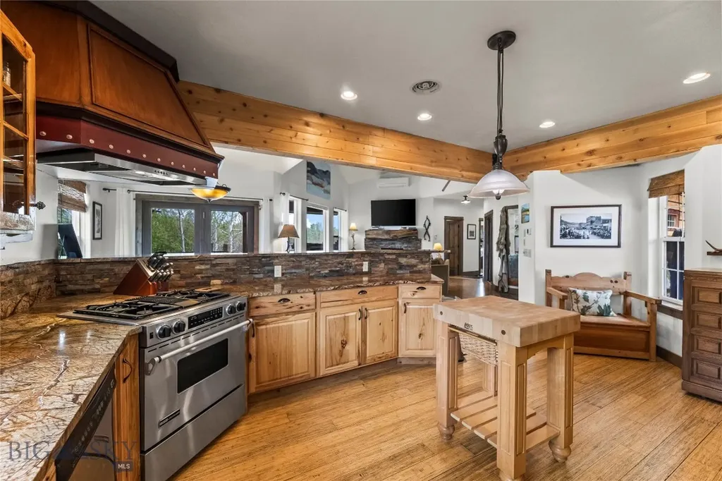 213 Little Creek Bend Livingston MT 59047