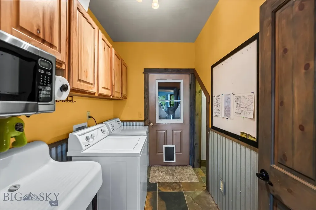 213 Little Creek Bend Livingston MT 59047