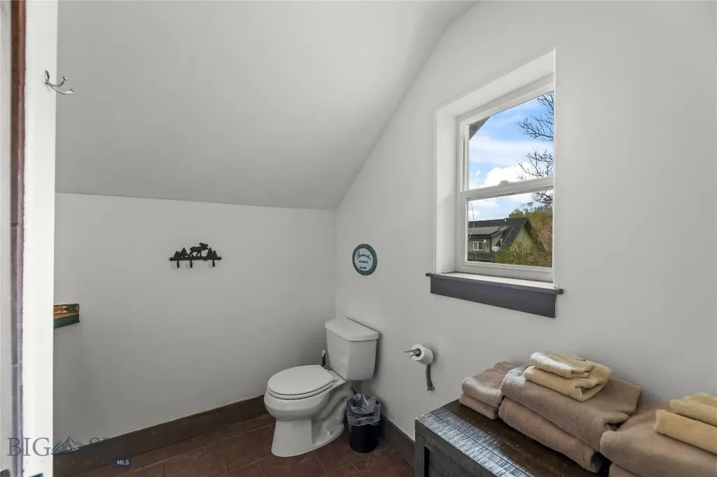 213 Little Creek Bend Livingston MT 59047
