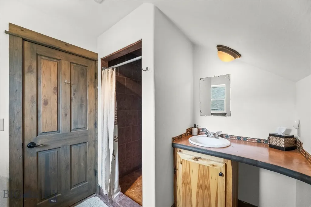 213 Little Creek Bend Livingston MT 59047