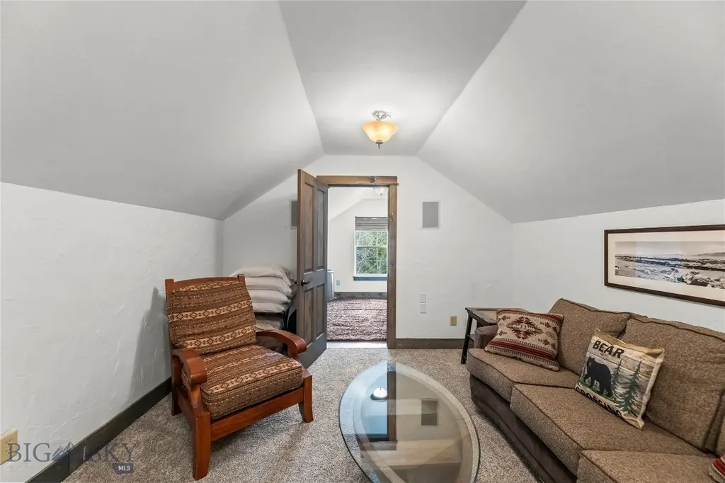 213 Little Creek Bend Livingston MT 59047