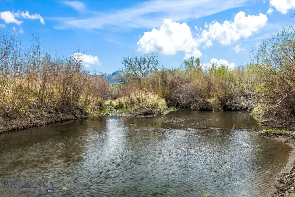 213 Little Creek Bend Livingston MT 59047