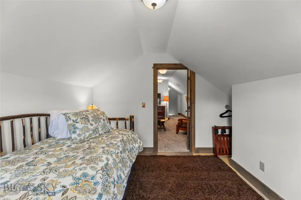 213 Little Creek Bend Livingston MT 59047