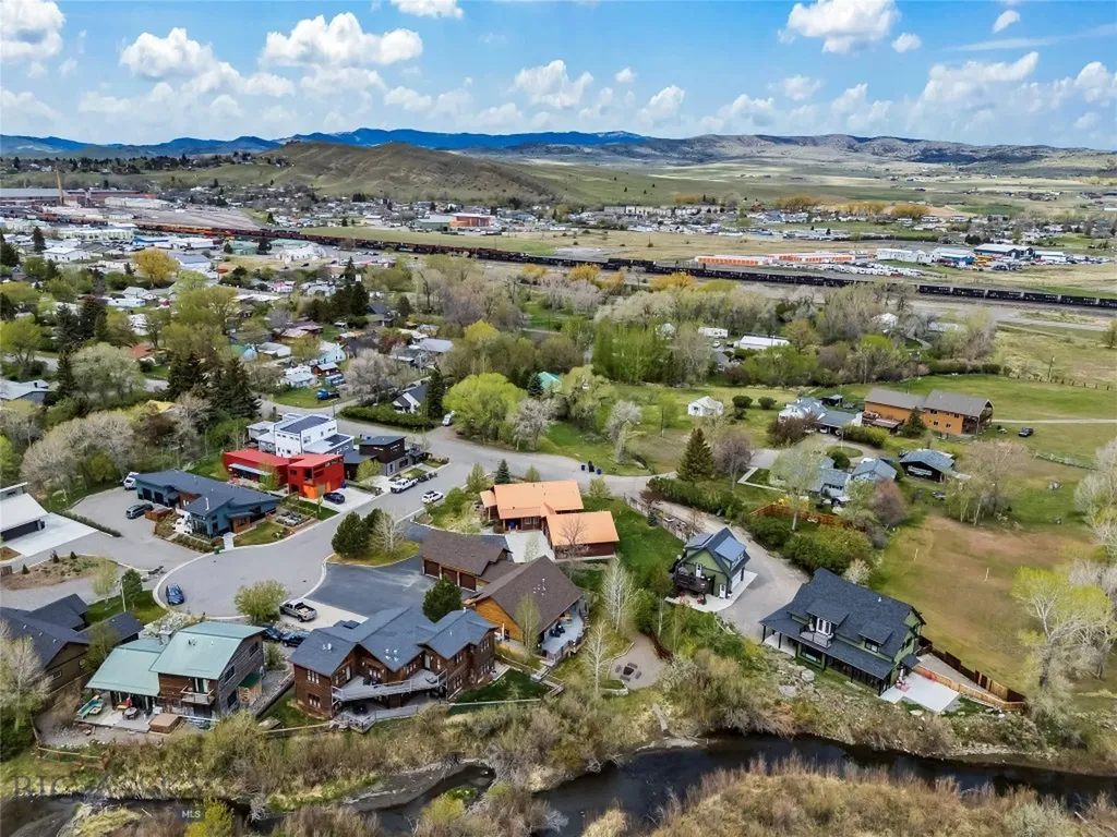 213 Little Creek Bend Livingston MT 59047