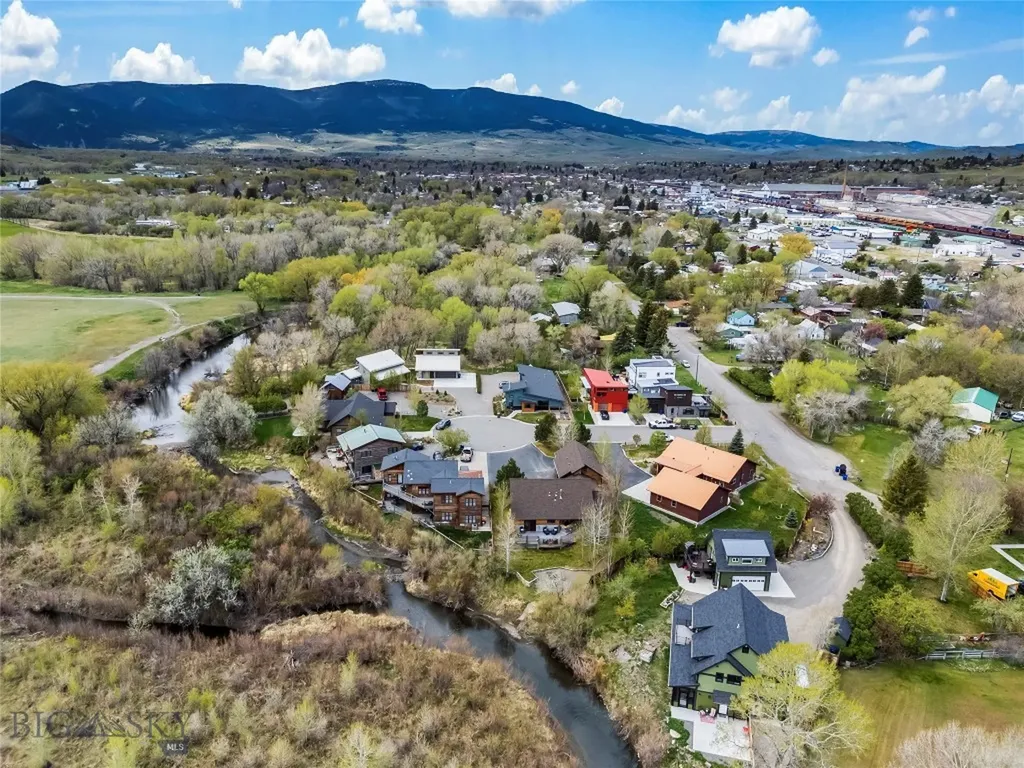 213 Little Creek Bend Livingston MT 59047