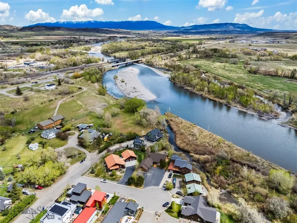 213 Little Creek Bend Livingston MT 59047