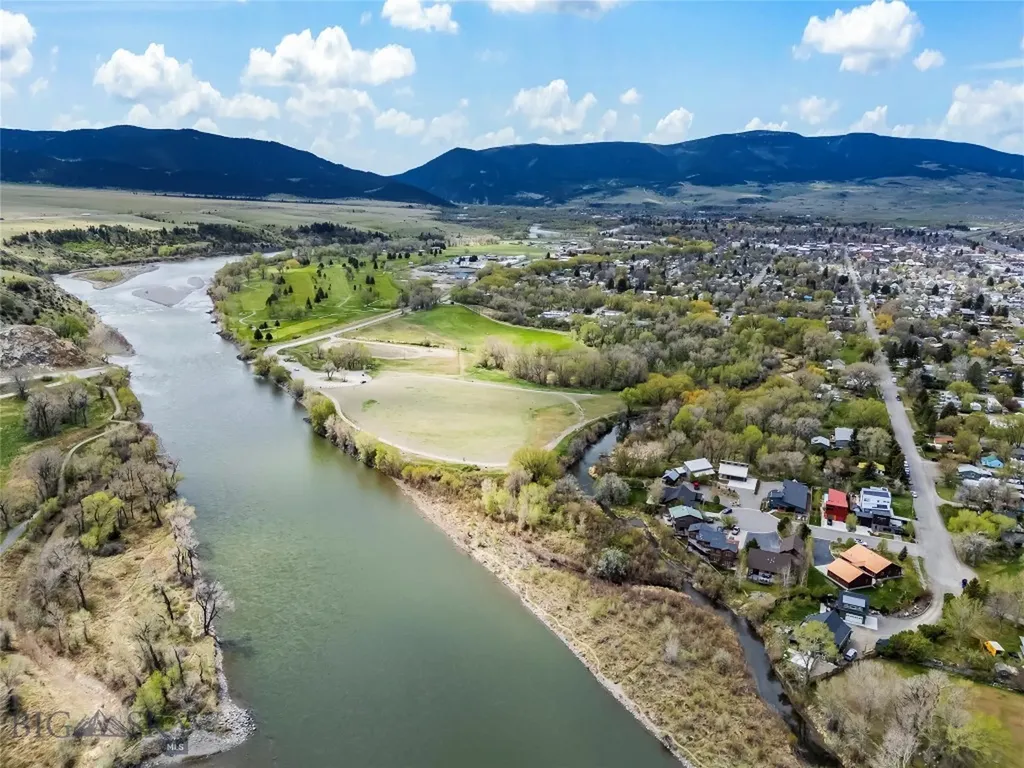 213 Little Creek Bend Livingston MT 59047