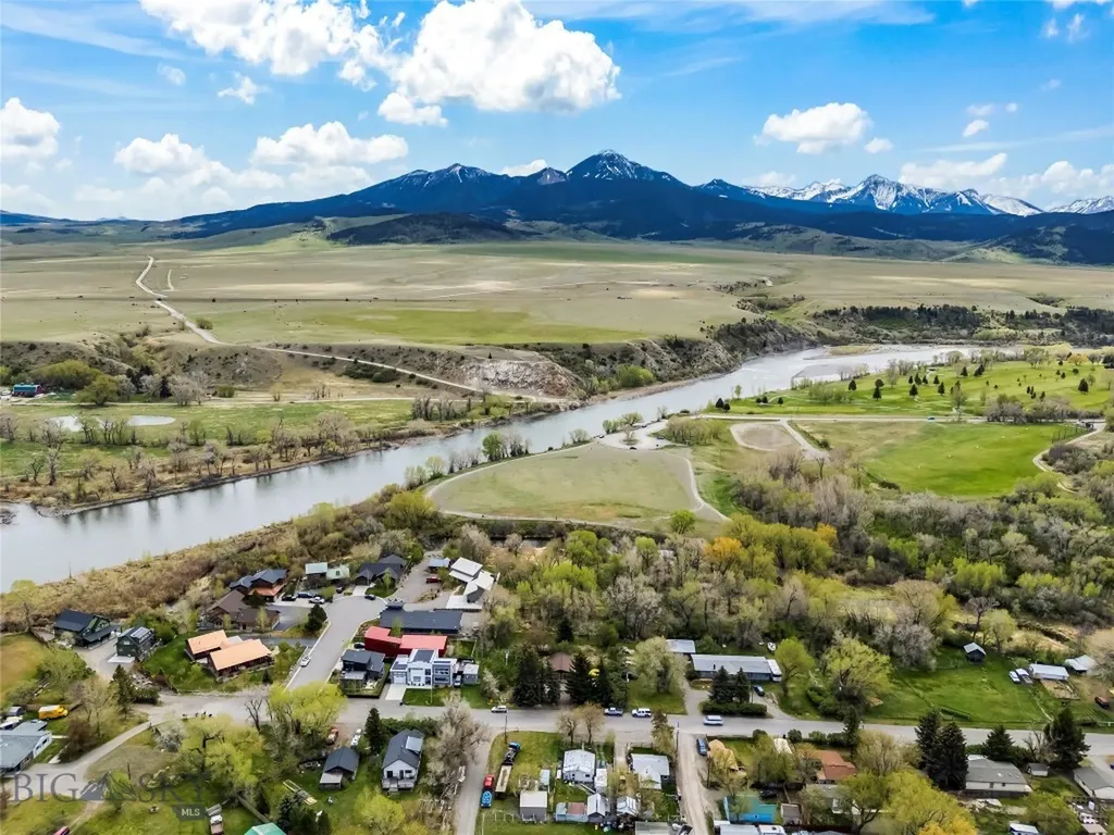 213 Little Creek Bend Livingston MT 59047