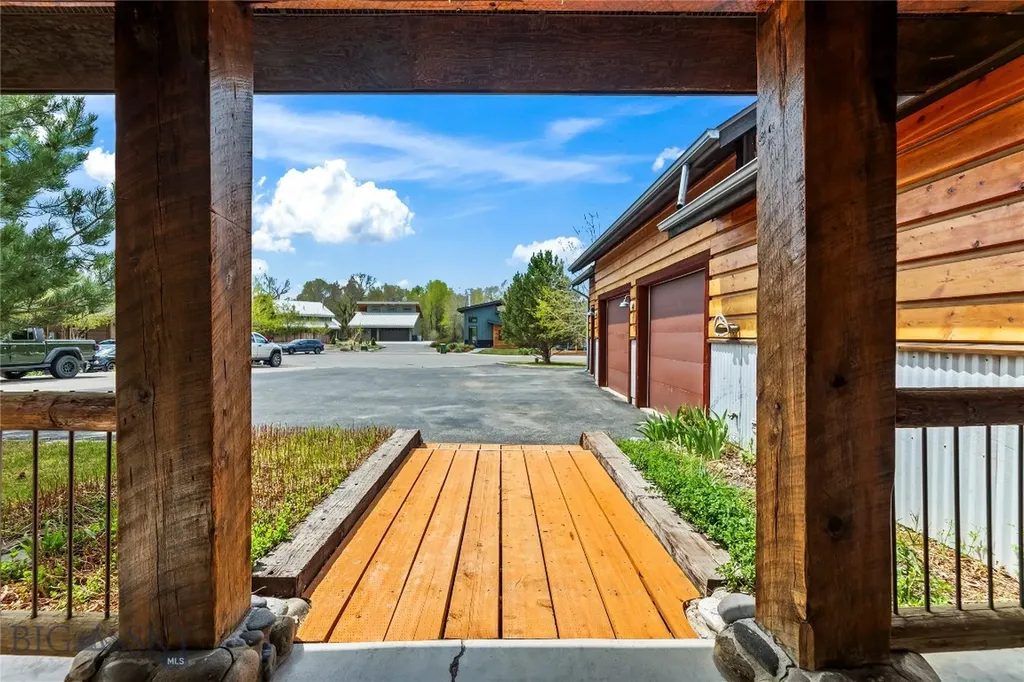 213 Little Creek Bend Livingston MT 59047