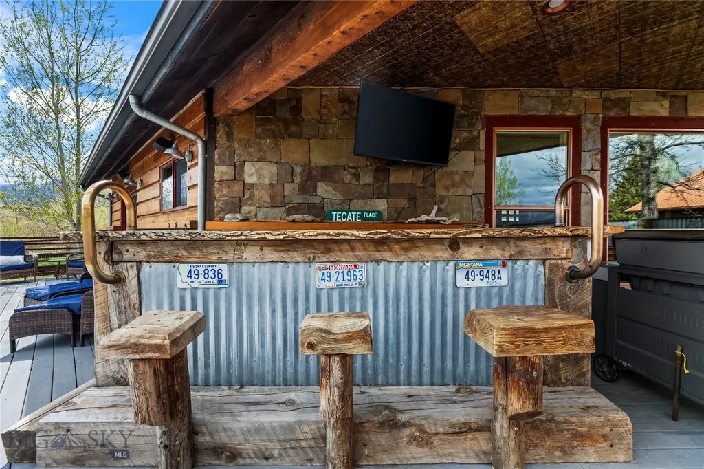 213 Little Creek Bend Livingston MT 59047