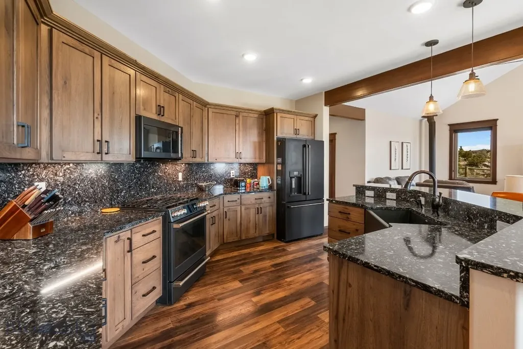 100 Saddle Ridge Manhattan MT 59741