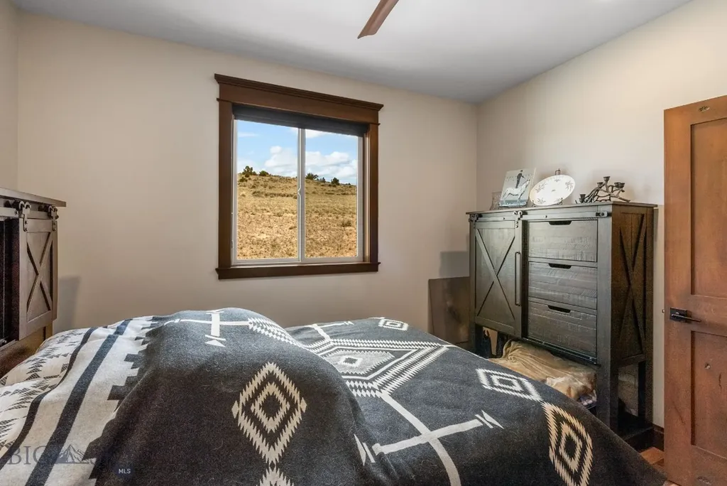 100 Saddle Ridge Manhattan MT 59741