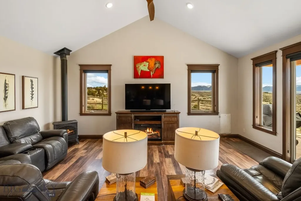 100 Saddle Ridge Manhattan MT 59741