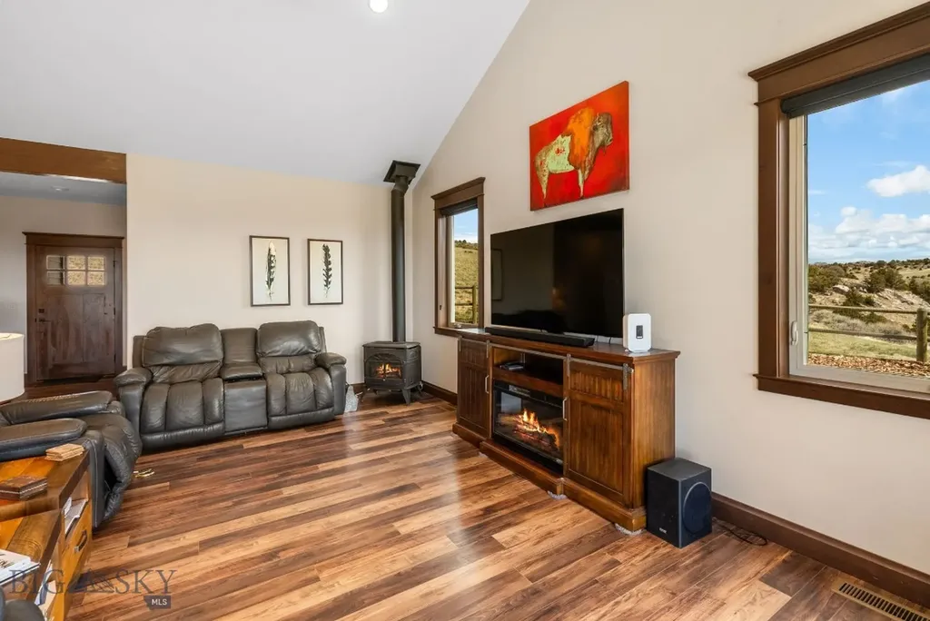 100 Saddle Ridge Manhattan MT 59741