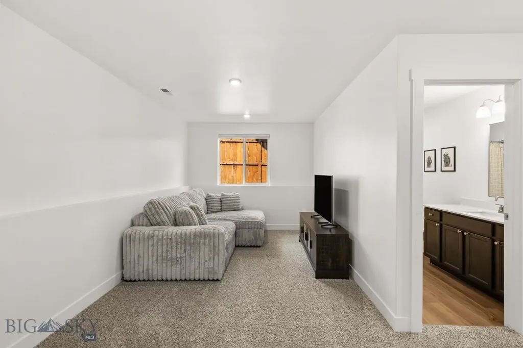 707 Thrice Loop Belgrade MT 59714