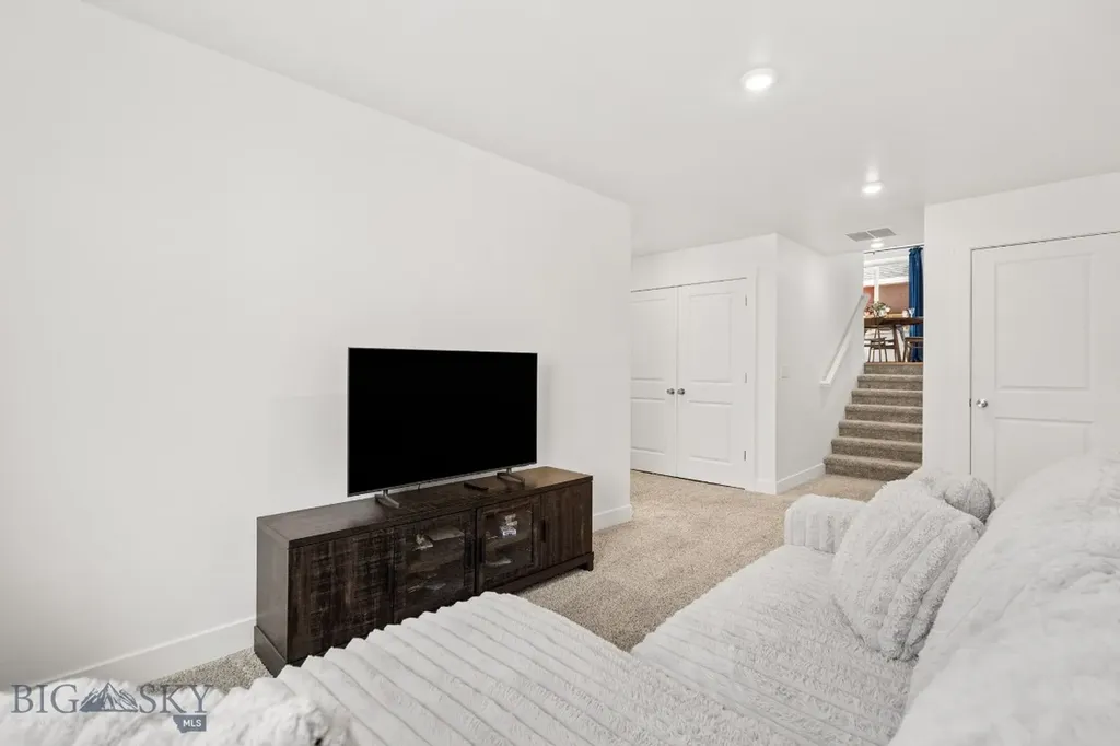 707 Thrice Loop Belgrade MT 59714