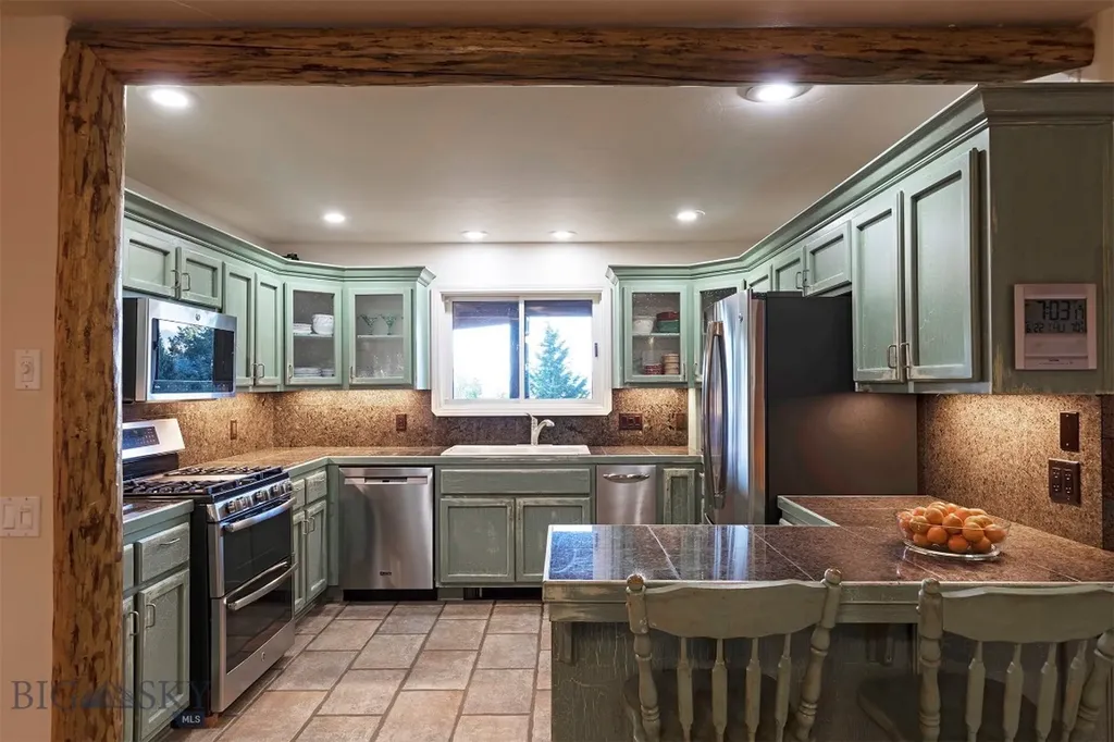 952 N Meadow Creek Road Mcallister MT 59740