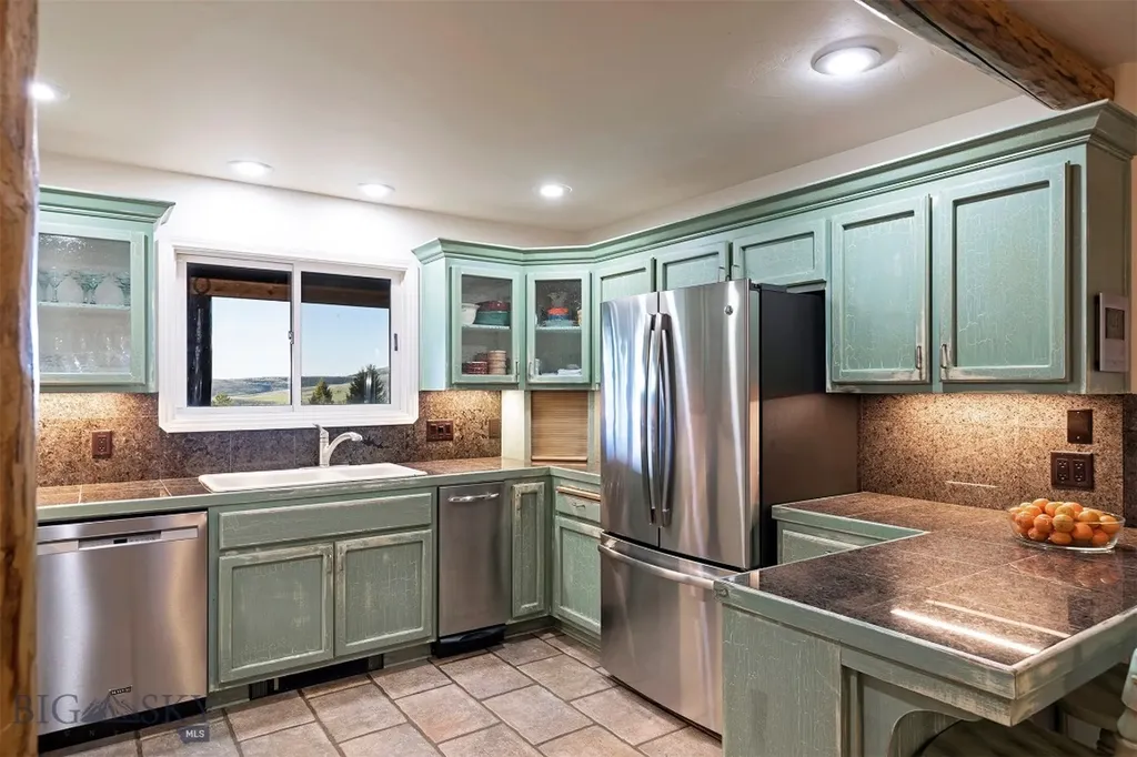 952 N Meadow Creek Road Mcallister MT 59740