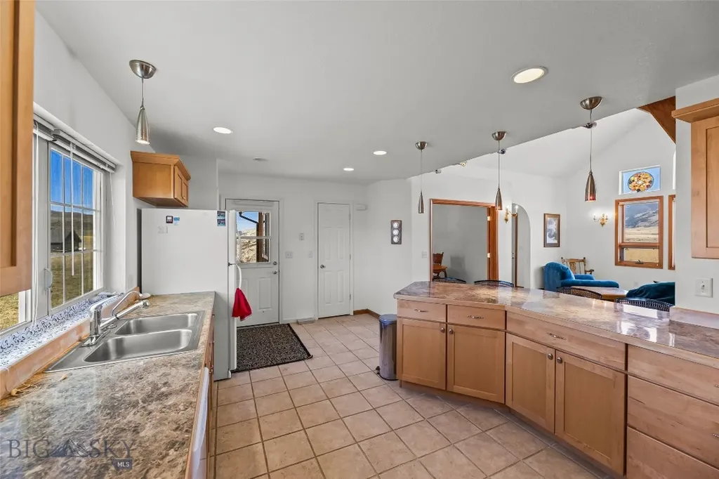 6 Rock View Lane Emigrant MT 59027