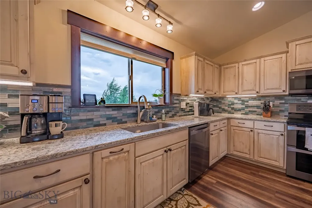 346 Pioneer Crossing Boulevard Manhattan MT 59741