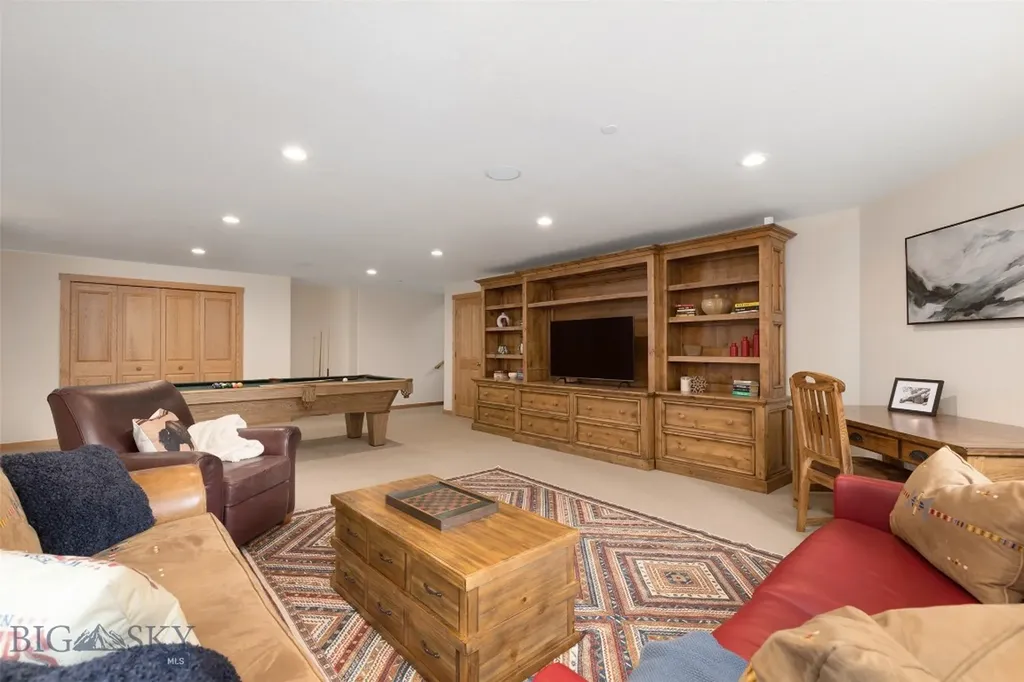 3560 Sprucewood Big Sky MT 59716