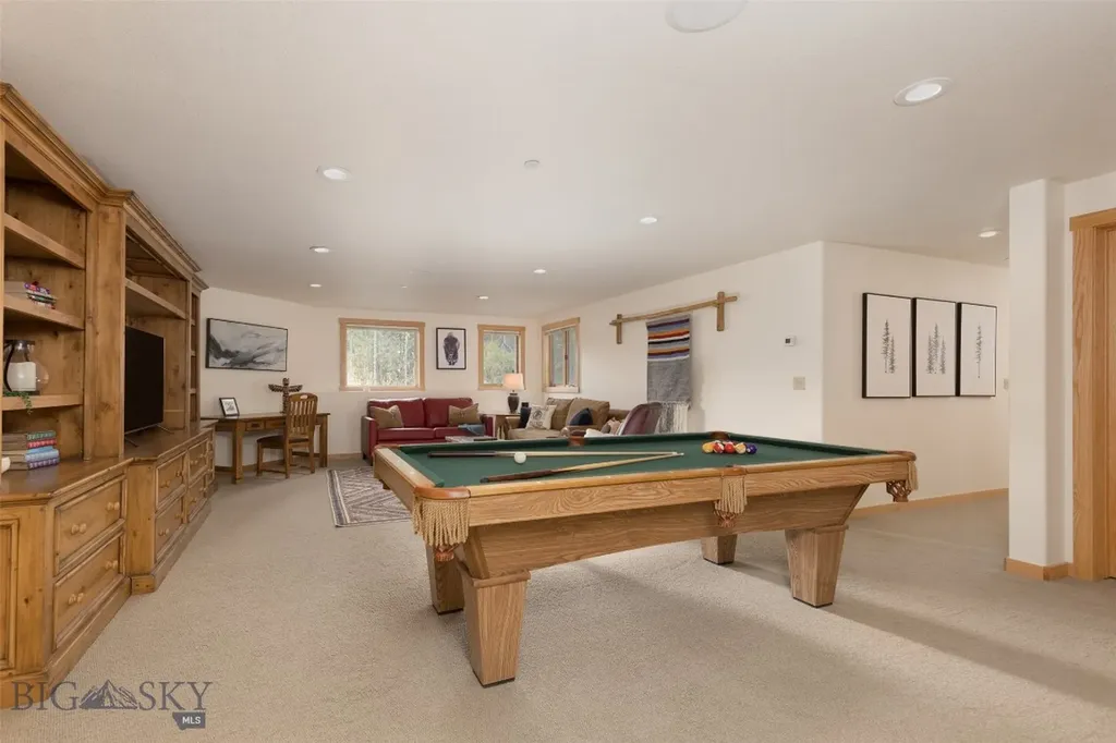 3560 Sprucewood Big Sky MT 59716
