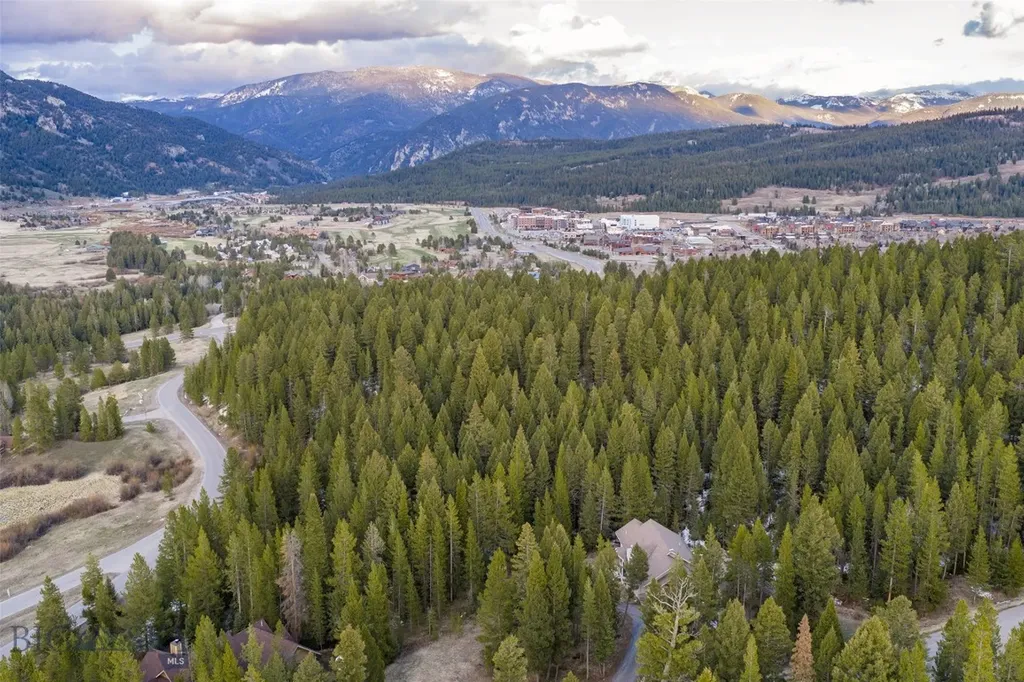 3560 Sprucewood Big Sky MT 59716