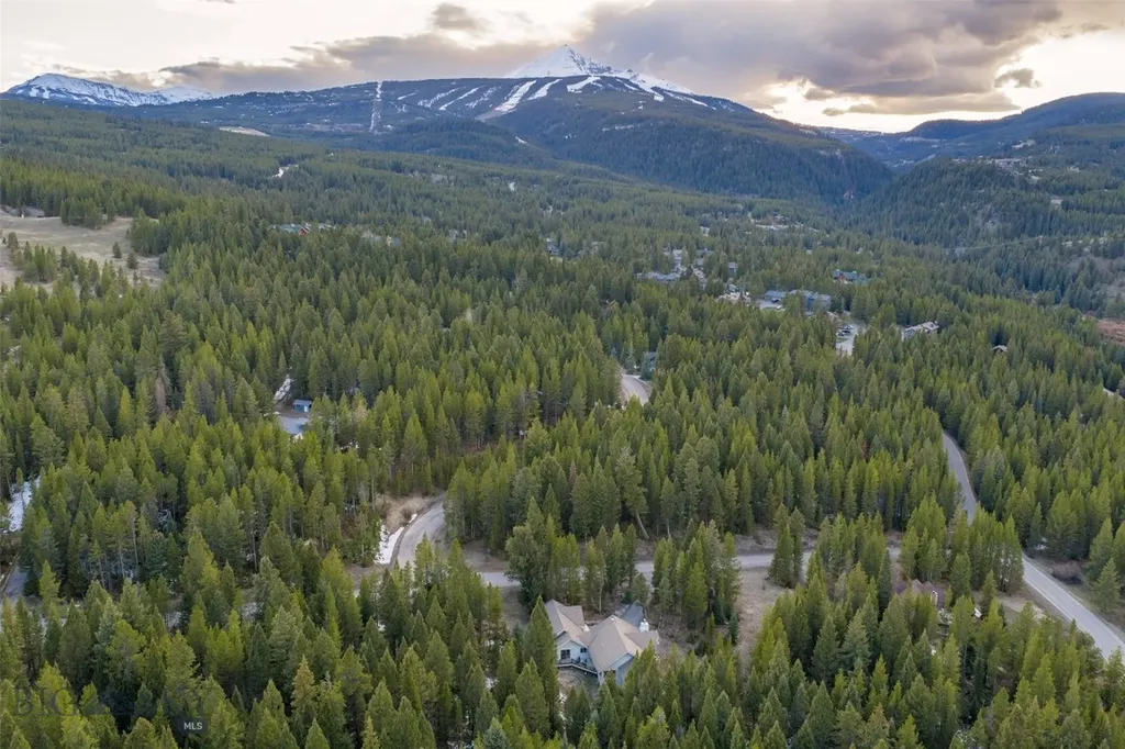 3560 Sprucewood Big Sky MT 59716