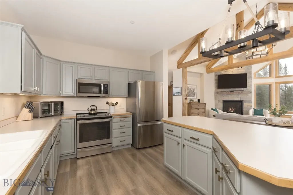 3560 Sprucewood Big Sky MT 59716