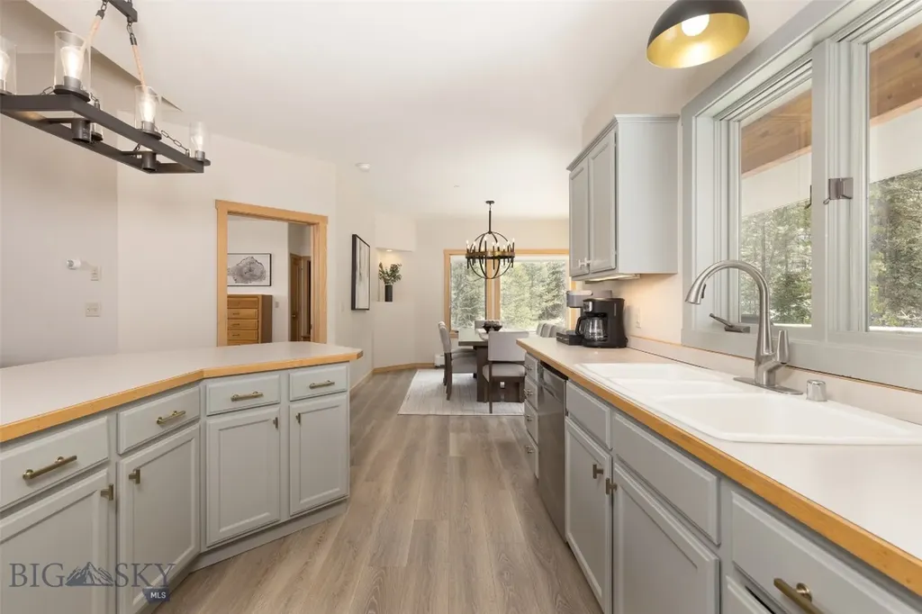 3560 Sprucewood Big Sky MT 59716
