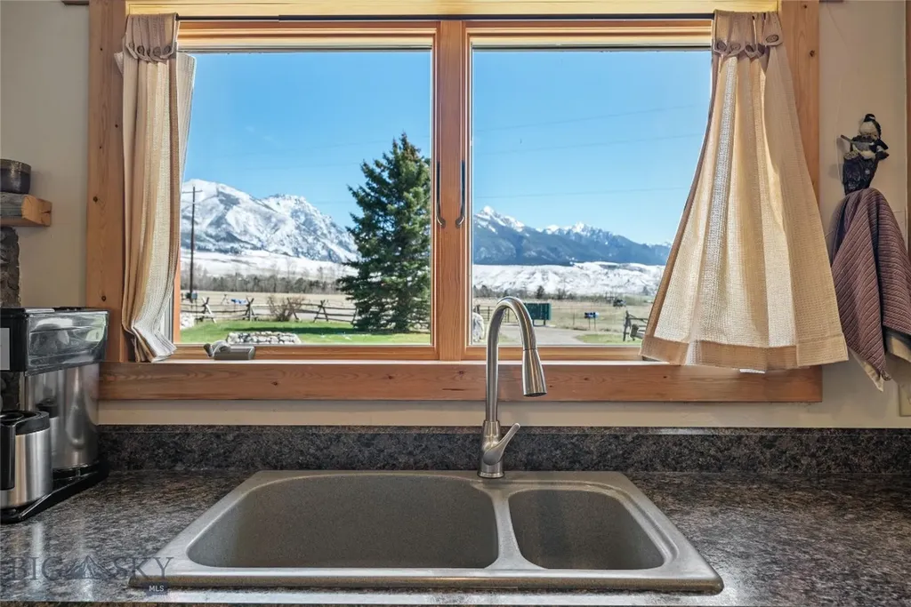 2 Jumping Rainbow Road Livingston MT 59047